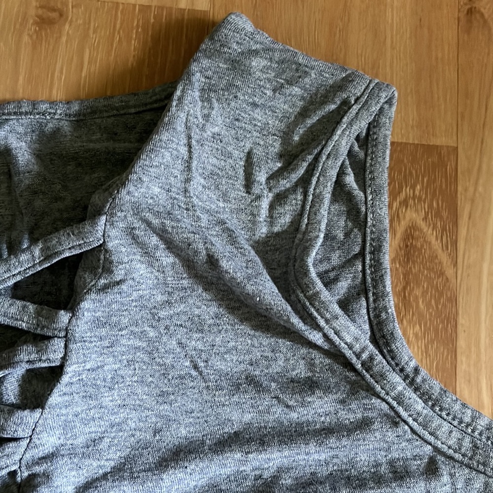 Tank top 🩶 - Picture 3 of 4